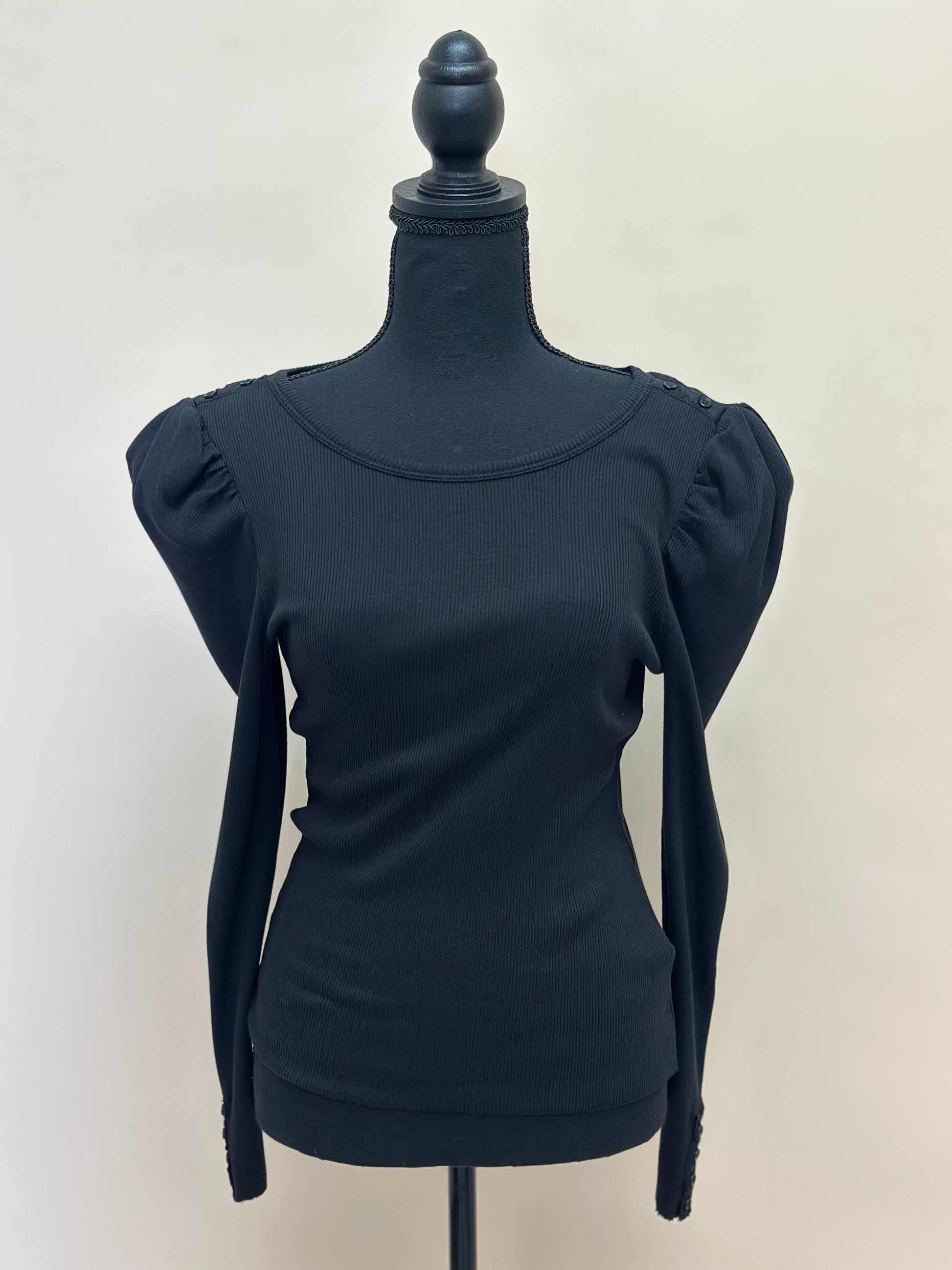 MOLLY TEE W/ BUTTON DETAILS