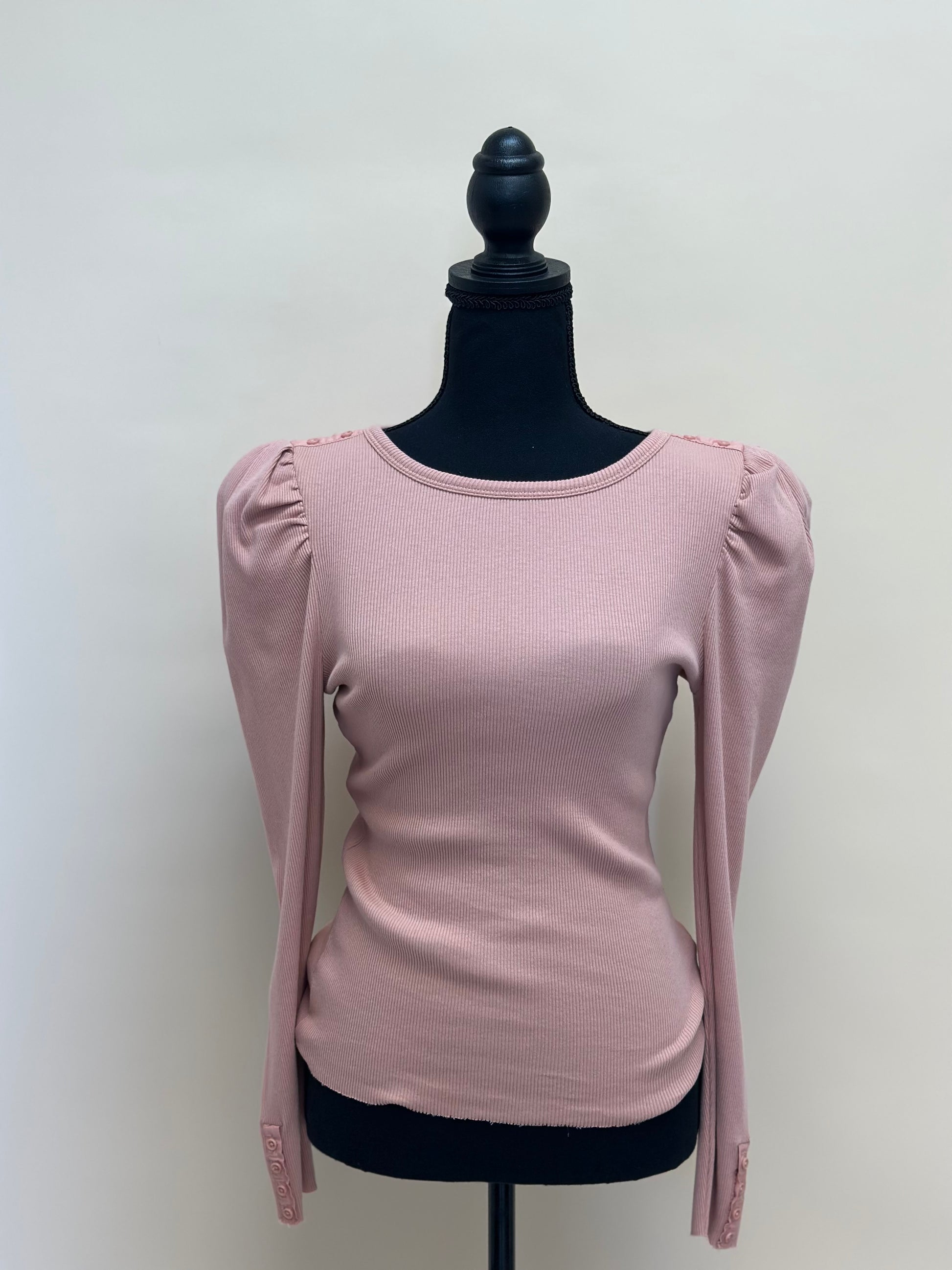 MOLLY TEE W/ BUTTON DETAILS