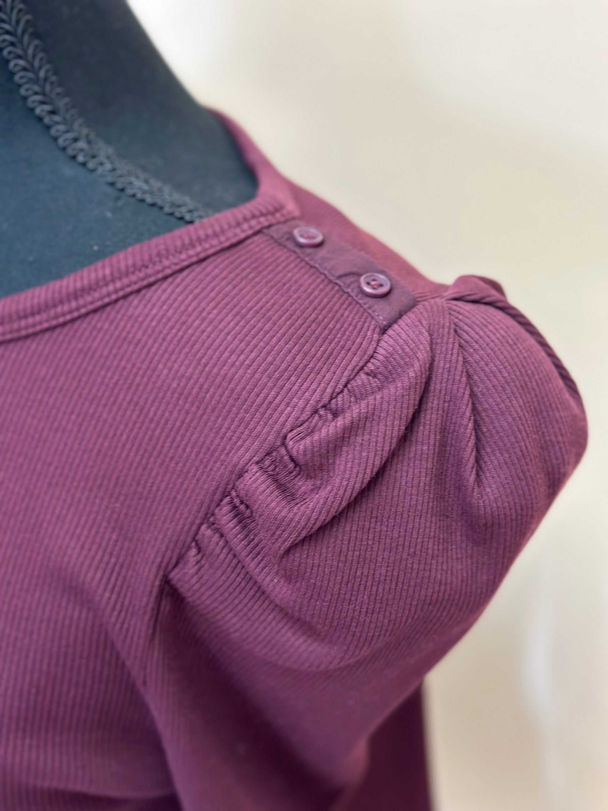 MOLLY TEE W/ BUTTON DETAILS