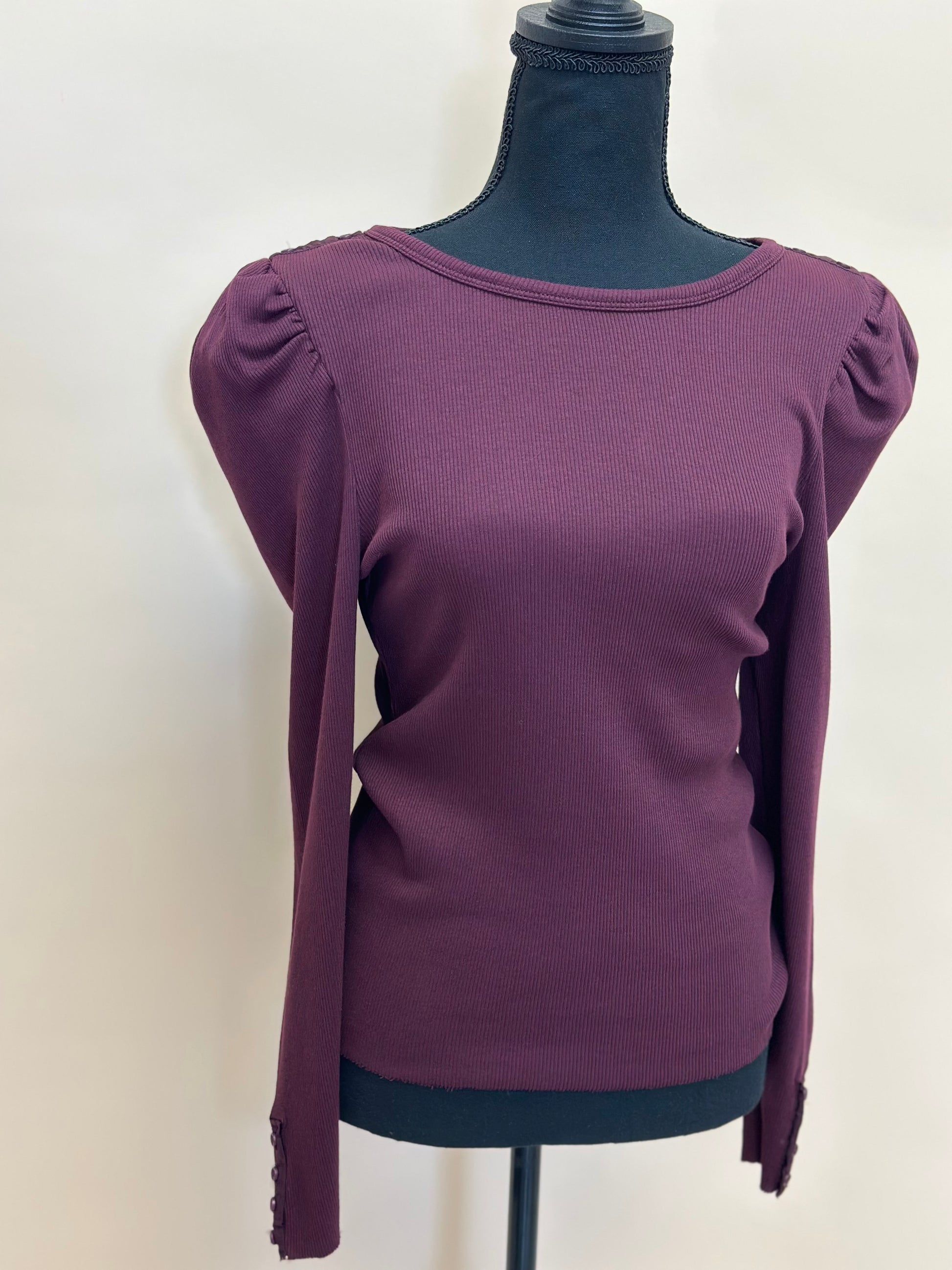 MOLLY TEE W/ BUTTON DETAILS