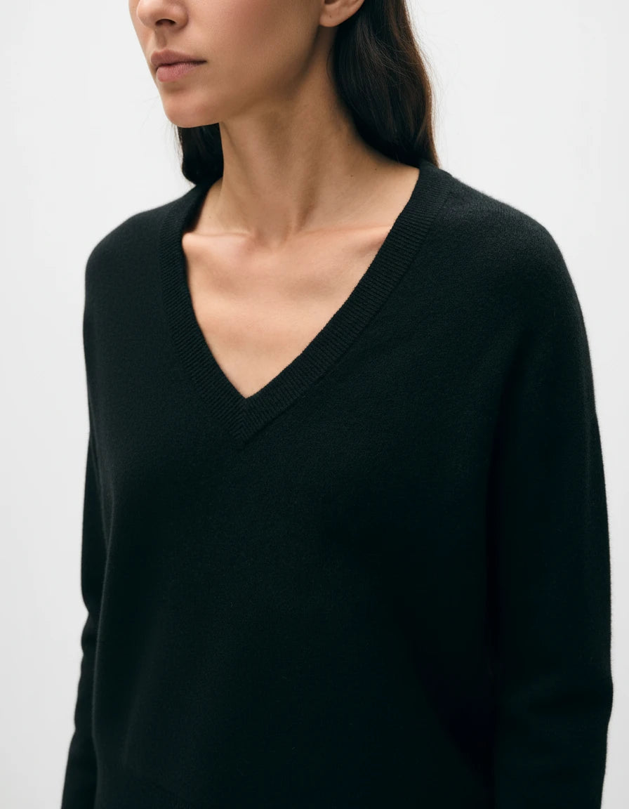CASHMERE CORE VNECK